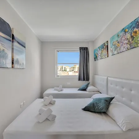 Sun And Green, Heated Pool, 3 Rooms, Air C Apartment