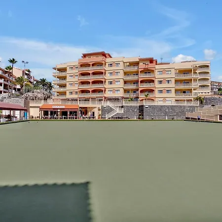 Sun And Green, Heated Pool, 3 Rooms, Air C Apartment