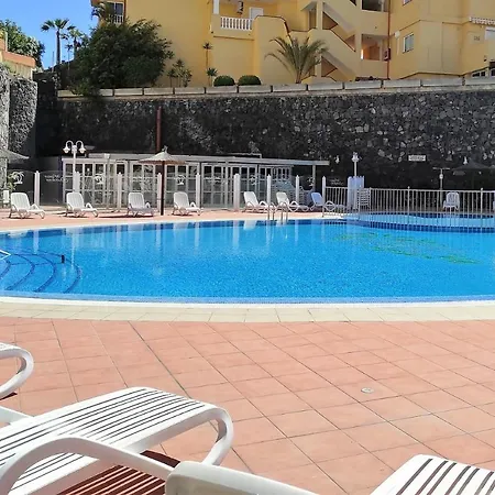 Sun And Green, Heated Pool, 3 Rooms, Air C Apartment